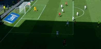 1633261608479046801.gif 进球.gif